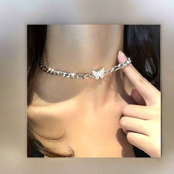 Darling 🦋 Necklace l Dainty Rhinestone Butterfly 🦋 l New - Picture 7 of 7